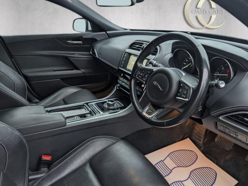 JAGUAR XE