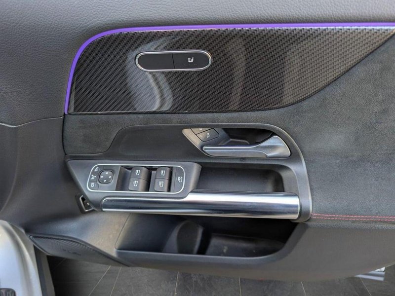 MERCEDES-BENZ GLA CLASS