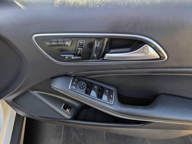 MERCEDES-BENZ GLA CLASS