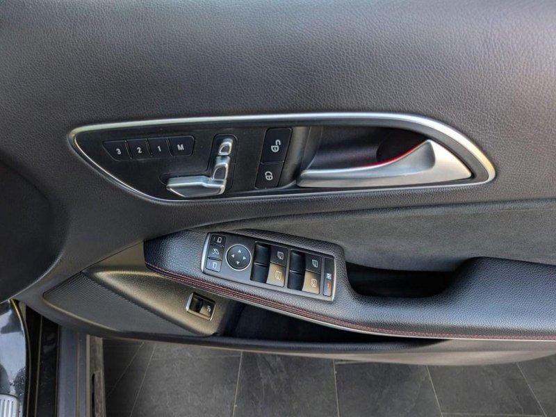 MERCEDES-BENZ GLA CLASS